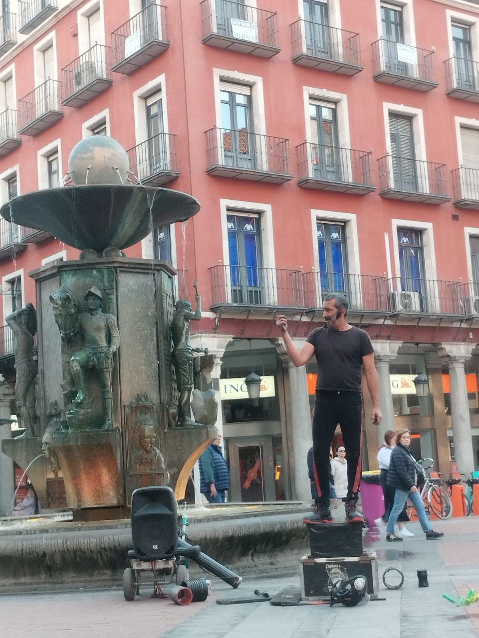Rodrigo en equilibrio ante el público